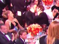 Usuarios de Twitter compartieron un video donde se ve cómo acercan sus bocas Ryan Reynolds y Andrew Garfield. TWITTER / @alexvxn