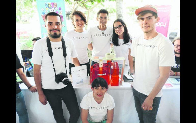 El colectivo ofrece una opción a las colonias vulnerables y les evita el gasto de construir una fosa séptica. ESPECIAL /