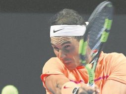 Rafael Nadal (foto) durante su partido de exhibición ante el australiano Nick Kyrgios, celebrado ayer en Sidney, Australia. EFE / D. Himbrechts