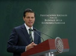 El Presidente agrega que el alza del precio en gasolinas es una decisión responsable porque cada vez producimos menos petróleo. YOUTUBE / Gobierno de la República