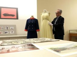 El archivo incluye guiones, borradores, notas, accesorios y vestuario. AP / E. Gay