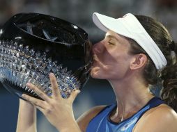 Konta gana por primera vez el certamen australiano en su carrera y consiguió su segundo título como profesional del WTA. AP / R. Rycroft
