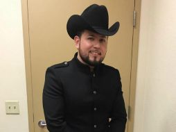 Se han estado difundiendo fotografías del cantante con la menor de edad en situaciones de aparente intimidad. INSTAGRAM / robertotapia