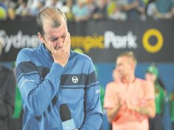 Conmovido hasta las lágrimas, Gilles Muller disfrutó de su primer título como profesional. AFP / P. Parks