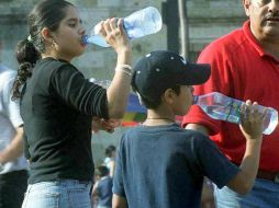 Mantener el consumo de agua de manera constante contribuye al buen funcionamiento del metabolismo en general. EL INFORMADOR / ARCHIVO