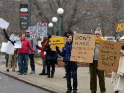 La movilización se extendió a nivel nacional, en Denver, los beneficiarios salieron a la calle a protestar. AP / D. Dovarganes