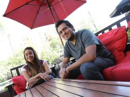 Lourdes López y Omar Martínez, integrantes del colectivo Tótem, recolectan fondos para financiar el proyecto ecológico en Zapopan. EL INFORMADOR / P. Franco