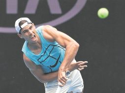 Rafael Nadal. El español realiza una sesión de práctica previo a su debut en el Abierto de Australia. AFP / W. West