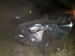 Personal de Protección Civil y Bomberos de Jalisco atendió la volcadura de una camioneta en la carretera Guadalajara-Nogales. ESPECIAL /