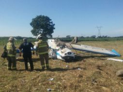 Protección Civil reportó que un hombre de 40 años, que piloteaba la nave, fue trasladado en estado regular al hospital regional. ESPECIAL /