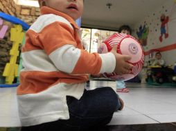 Según una fonoaudióloga, al cumplir el primer año, los menores ya deben usar palabras con sentido comunicativo. EL INFORMADOR / ARCHIVO