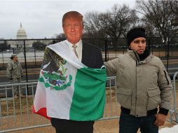 Un activista protesta contra el presidente Trump el día de la inauguración de su presidencia. AFP / S. Platt