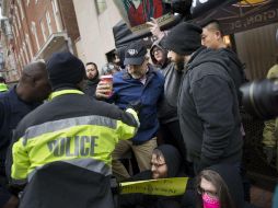 La confrontación ha dejado heridos leves, alrededor de 90 detenidos y daños en establecimientos y vehículos. EFE / T. Van