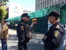 Las calles Luis Donaldo Colosio y Ferrocarril son custodiadas por policías de la capital del país. TWITTER / @arnemx