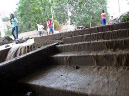 Deslizamiento de lodo y piedras en el kilómetro 27 de la Carretera Central distrito de Chaclacayo. EFE / G. Falcón