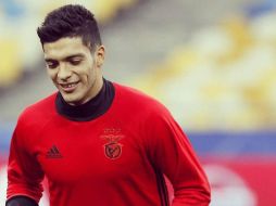 ''Tengo muchas ganas de pisar de nuevo el terreno de juego'', indica el hidalguense. TWITTER / @Raul_Jimenez9