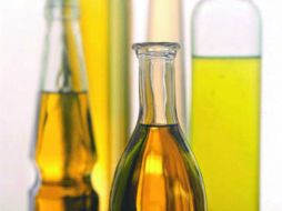 Agregar en la dieta entre cuatro y cinco cucharadas soperas de aceite de oliva virgen al día previene la osteoporosis. EL INFORMADOR / ARCHIVO