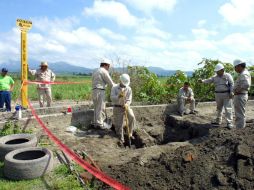 La toma clandestina es ubicada en las inmediaciones del Fraccionamiento Villas de Andalucía en Juanacatlán. EL INFORMADOR / ARCHIVO