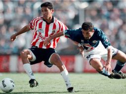 Arellano (I) jugó con Chivas los campeonatos de Verano e Invierno 1999. NTX / ARCHIVO