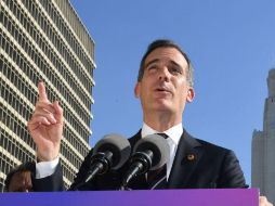 El alcalde de LA, Eric Garcetti, refrendó su compromiso de proteger a los estudiantes inmigrantes y sus familias. AFP / M. Ralston
