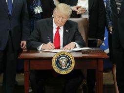 Dibersos organismos buscarán impugnar las órdenes ejecutivas de Trump en los tribunales. AP / P. Martinez