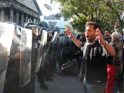 Los manifestantes entregaron a los diputados un pliego petitorio con 17 puntos para hacer frente al 'gasolinazo'. EL INFORMADOR / M. Vargas