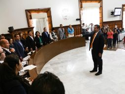 Martínez Lomelí (c), en entrevista, expresa interés por encabezar la Comisión Edilicia de Seguridad. ESPECIAL / Gobierno de Guadalajara