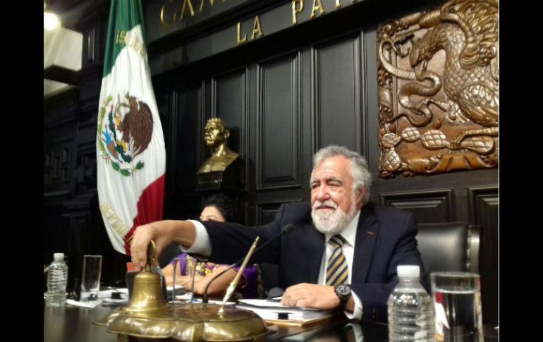 Después de la sesión de poco menos de media hora, Encinas felicitó a los diputados y levantó la sesión. TWITTER / @ConstituyenteOF