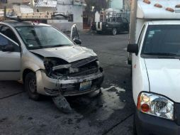 Al parecer uno de los vehículos no respetó la preferencia de paso y el auto compacto terminó impactado en el costado de la camioneta. ESPECIAL / UEPCBJ