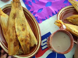En el país existe una gran diversidad de tamales por cada región pero el atole también tiene un lugar muy importante la celebración. EL INFORMADOR / ARCHIVO