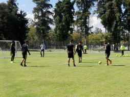 El equipo suplente realizó una ligera práctica, el plantel titular no se presentó. EL INFORMADOR / J. Robles