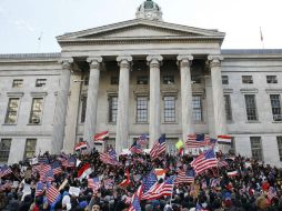 Estiman que unos mil negocios han contestado al llamado en repudio a la orden ejecutiva. AP / K. Willens