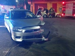 El accidente es registrado en el cruce de las calles Vidrio y Venezuela. ESPECIAL / PC y Bomberos de Guadalajara