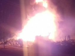 Bomberos de los municipios de Tonalá, El Salto y de UEPCBJ se encargaron de sofocar las llamas. ESPECIAL / UEPCBJ