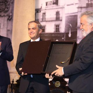 Constitución apuesta por desarrollo de la ciudad: Mancera