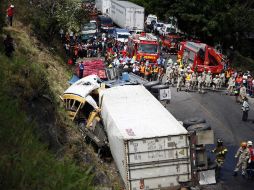 Se especula que el conductor del camión perdió el control del vehículo. Tras el accidente huyó. AP / F. Antonio