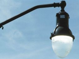 La intención es cambiar esas luminarias por aquellas de led en tonos cálidos que son más cómodos para la vista. EL INFORMADOR / ARCHIVO