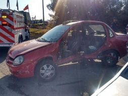 Los vehículos participantes fueron un Nissan Tsuru blanco y un Chevrolet Chevy rojo; no se localizó el tercero involucrado. ESPECIAL /