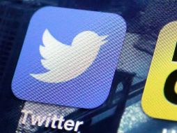 Los tuits ofensivos seguirán existiendo en Twitter si la gente los busca, pero no aparecerán en los resultados generales de búsqueda. AP / ARCHIVO