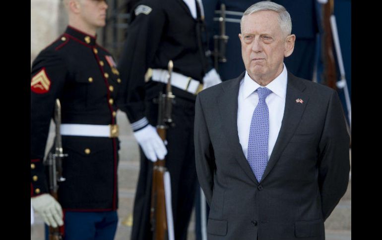 James N. Mattis y los funcionarios expresaron su compromiso para atender los retos comunes de defensa, de manera conjunta con Canadá. AFP / S. Loeb