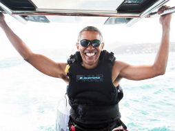 Las imágenes muestran un Obama relajado, bromista y en plena forma mientras aprende a hacer ‘kitesurf’. AFP / Hijack.life/Virgin.com