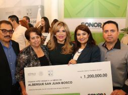 Pavlovich hizo la entrega de los apoyos la mañana de este martes. TWITTER / @claudiapavlovic