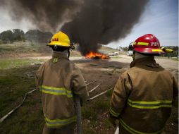 Elementos de Protección Civil y Bomberos verifican que el procedimiento se llevara a cabo con apego a la normatividad en la materia. EL INFORMADOR / ARCHIVO