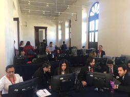 El ‘Cuartel Digital’ tiene equipos de cómputo, además de cuatro líneas para que los servidores consulten información. TWITTER / @SubseplanJal