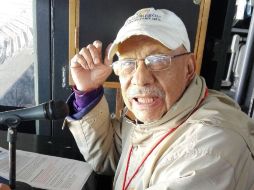 Almaraz está cerca de cumplir 50 años como la voz del Estadio Jalisco y quiere seguir, según explicó en su momento. EL INFORMADOR / ARCHIVO