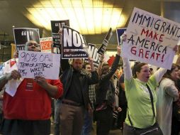 El veto prohibía la entrada a Estados Unidos a refugiados y personas de siete países con mayoría musulmana. AP / ARCHIVO