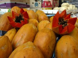 La sandía, tomate, papaya y guayaba contienen licopeno, vitamina A y C que evitan el deterioro de la glándula. EL INFORMADOR / ARCHIVO