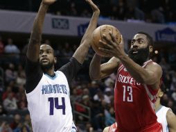 James Harden encabezó el ataque de los Rockets con una cosecha de 30 puntos. AP / C. Burton