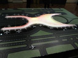 El diseño corre a cargo de Norman Foster y Fernando Romero, y tendrá forma de equis, en alusión al nombre de México. NTX / ARCHIVO