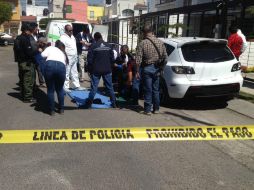 El jueves un hombre recibió al menos 12 impactos de bala fuera de su domicilio en la colonia Villas Belenes de Zapopan. ESPECIAL /